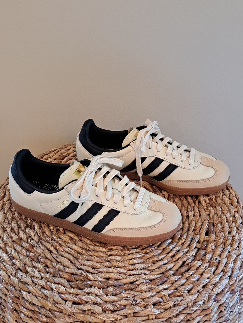 NWOT Adidas Unisex Samba Cream Leather/Black Stripes/Trim Sneakers M6.5/W7.5